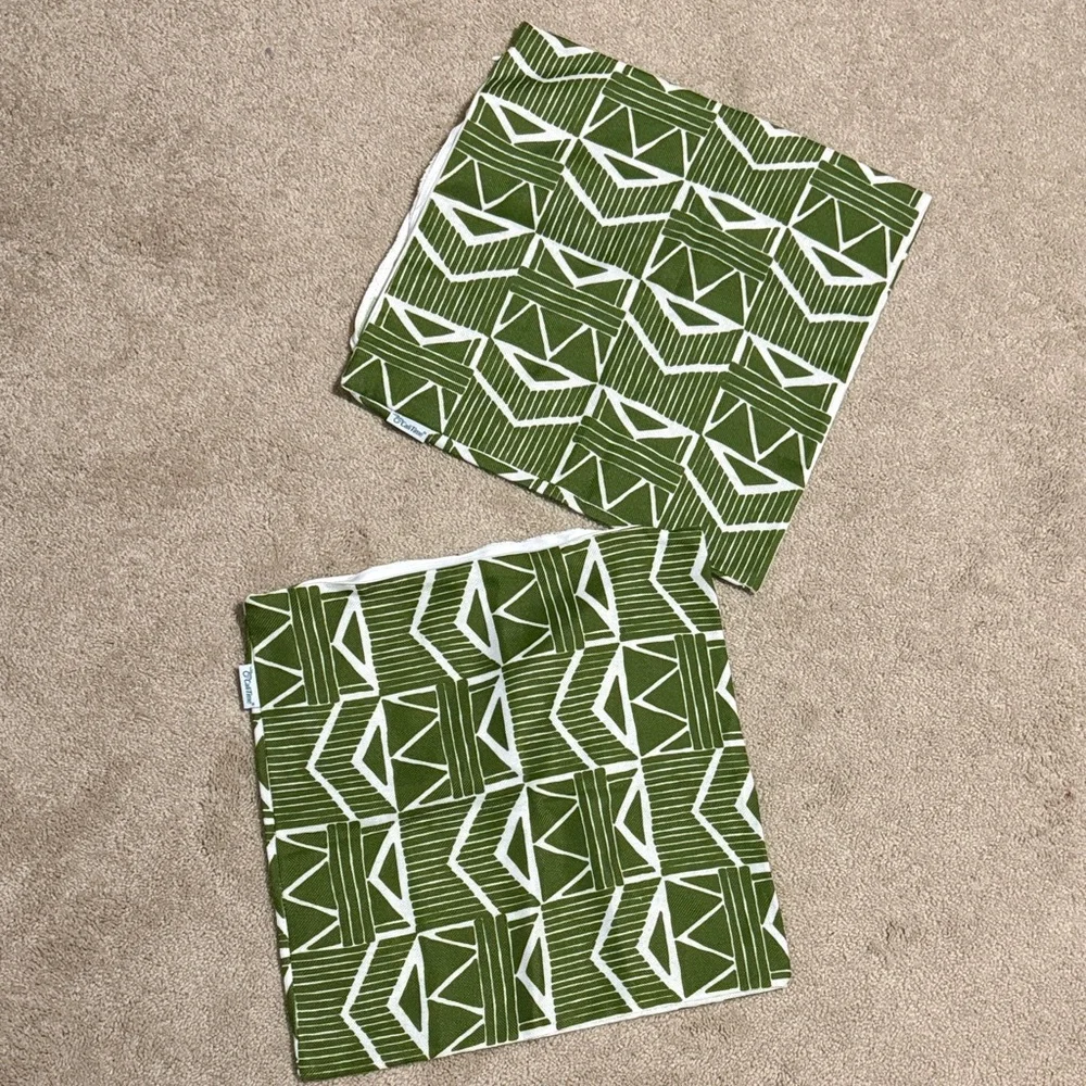 CALI TIME NEW Green Geometric Patterned Pillow 17 X 17 Covers